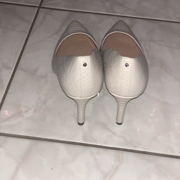 BCBG pumps - Picture 3 of 4